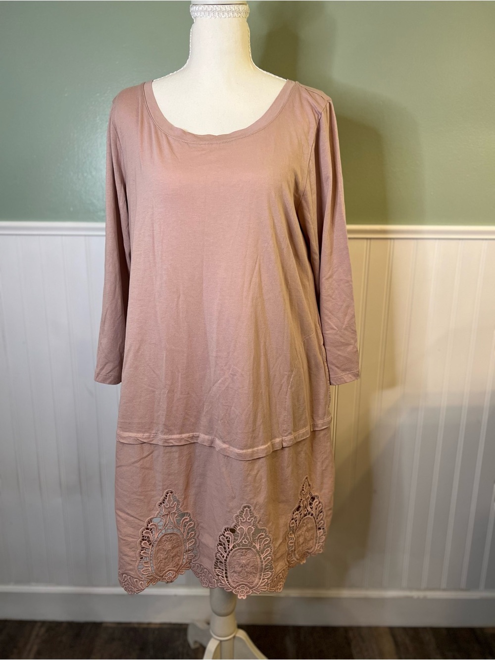 LOGO by Lori Goldstein Dusty Rose Embroidered Cotton Long Sleeve Tunic. Size  L